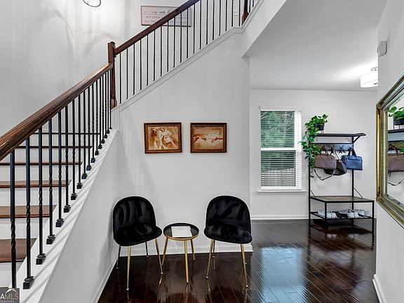 5th image of 852 Venture Way SW