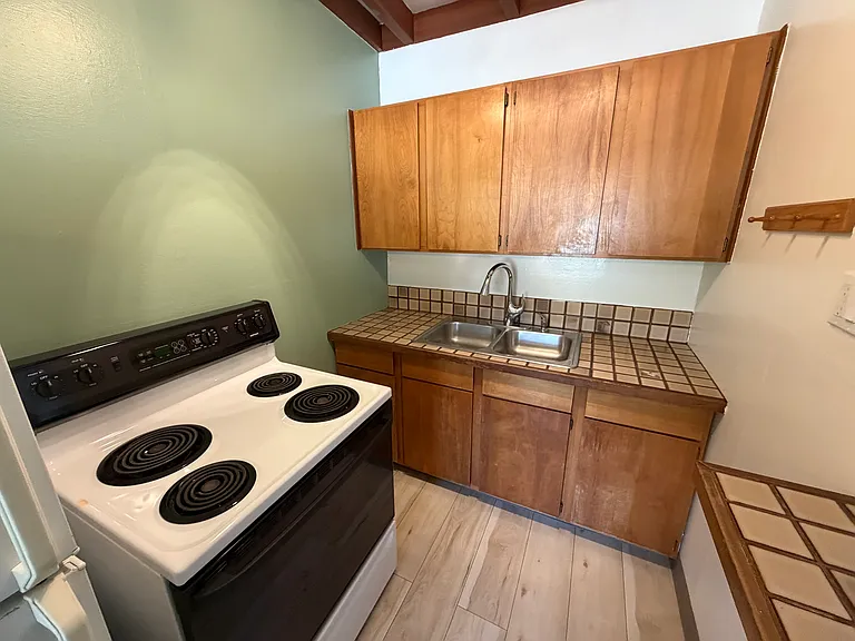 190 Park St #6 — Photo 6