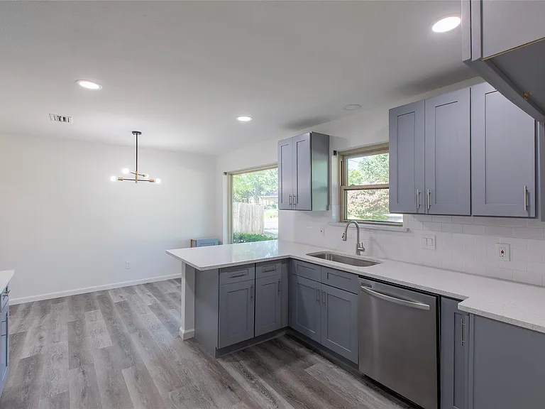 918 Tulane Dr — Photo 7