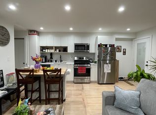1756 W Rosehill Dr APT 1E, Chicago, IL 60660
