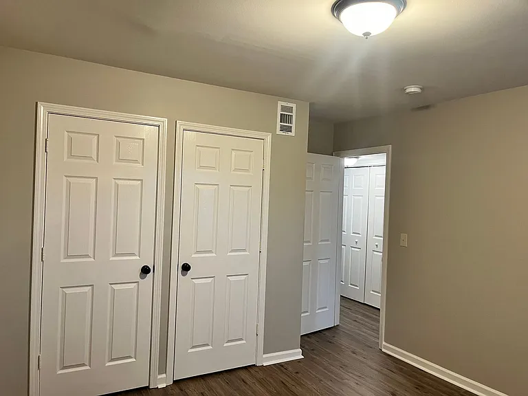 2912D Creekview Ct — Photo 9