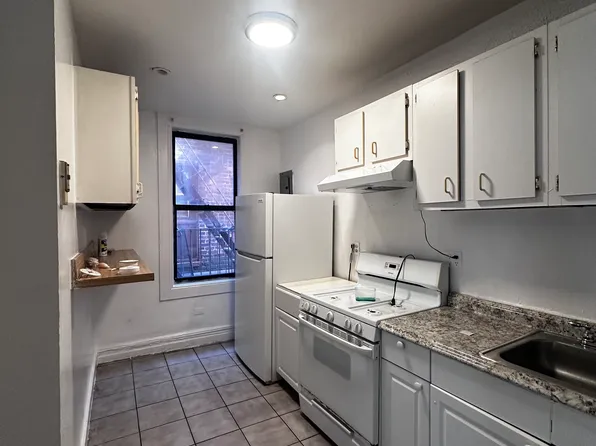 (undisclosed Address), Bronx, NY 10472