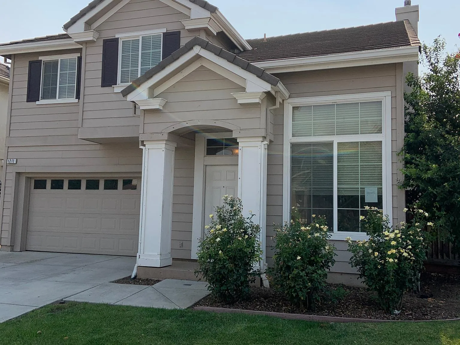 4 bed, 2.5 bath, 2270 sqft, $3,295 — Photo 1