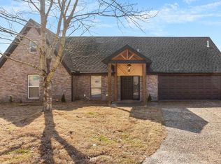 31 Summerland Ct, Little Rock, AR 72227