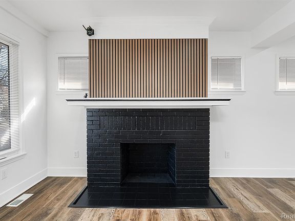 4th image of 14029 Sussex St