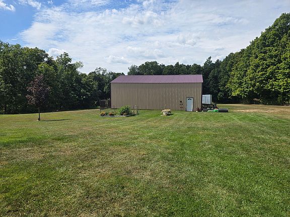 4th image of 983 Moore Rd