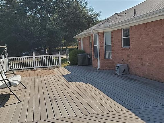 2nd image of 3912 Lakecliff Dr