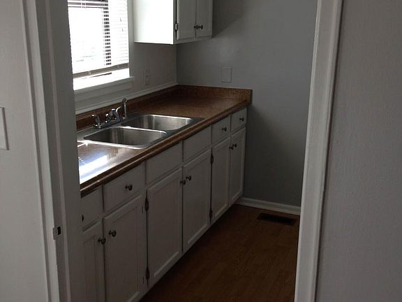 Kitchen w/ Washer Dryer
