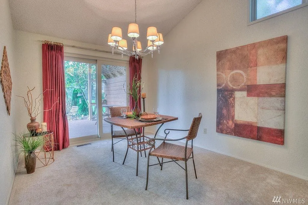 3 bed, 2.5 bath, 2430 sqft, $3,150 — Photo 4