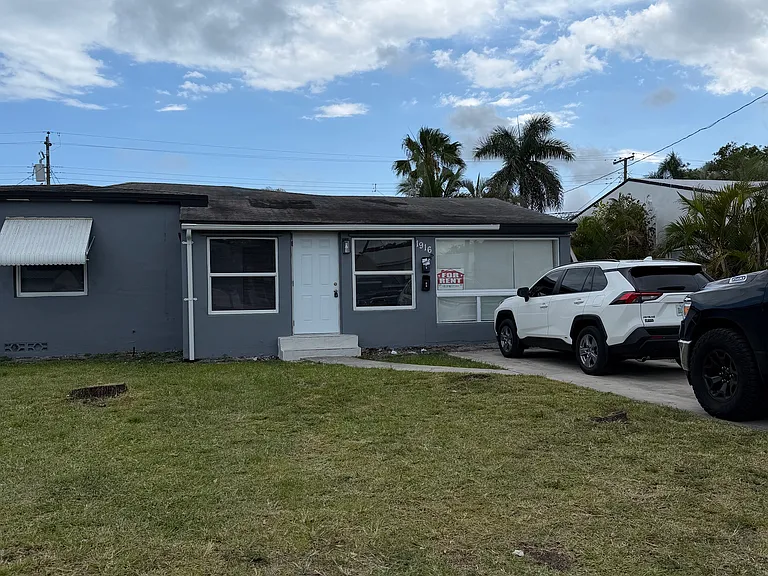 1916 Wilson St — Photo 14