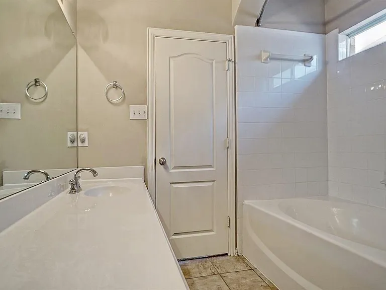 4561 Grassy Glen Dr — Photo 13