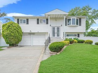 78 Marine St, Massapequa, NY 11758