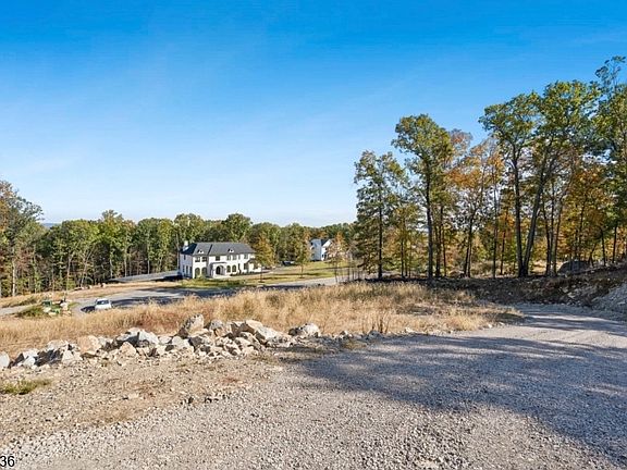 2nd image of 7 Bristol Ridge Rd