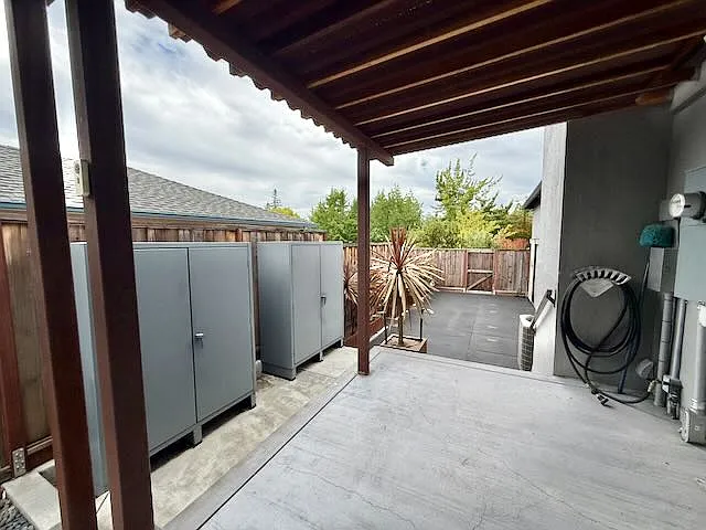 2594 Roosevelt Ave — Photo 14