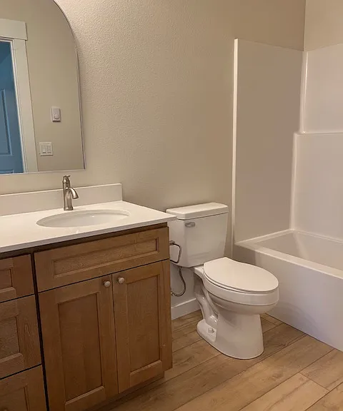 910 Hardcastle Ave — Photo 9