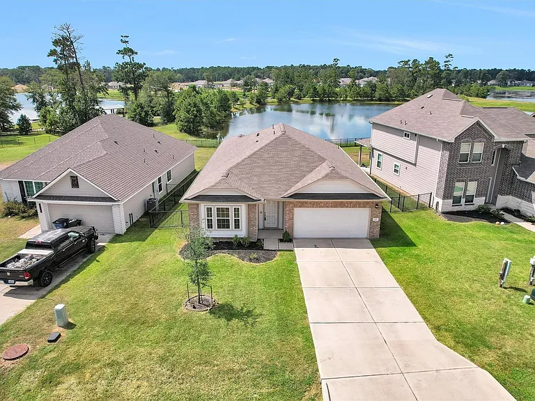 223 Shoreview Dr — Photo 1