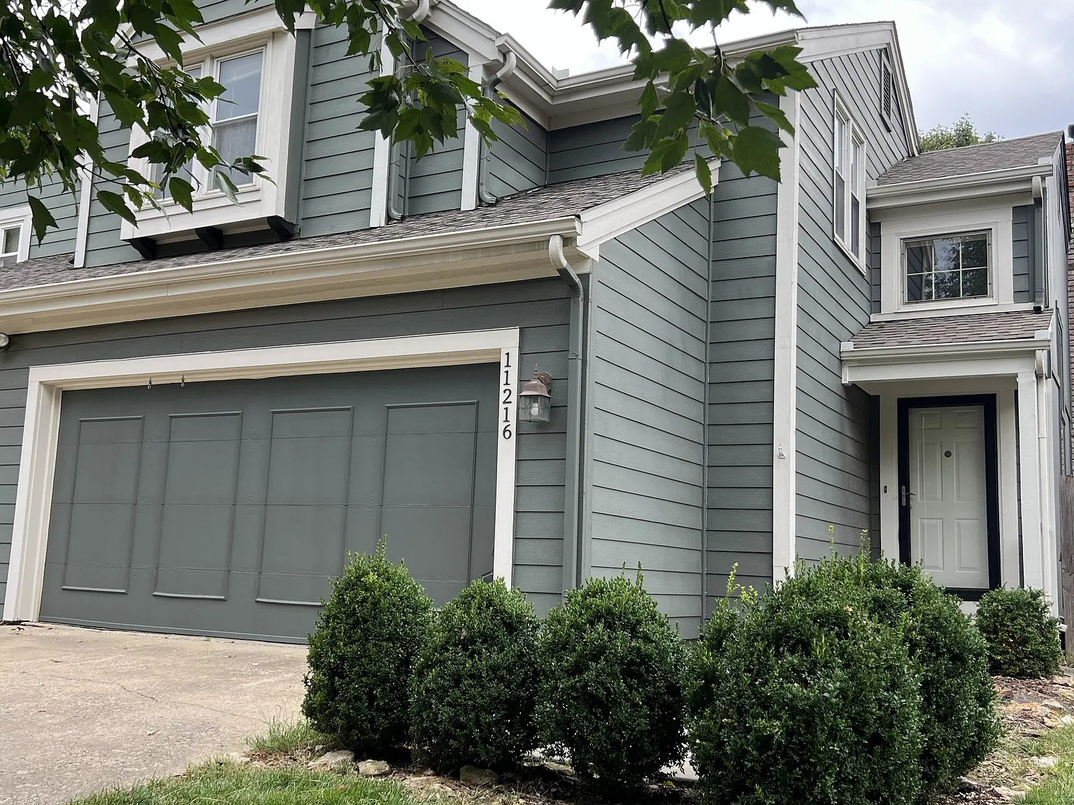 3 bed, 2.5 bath, 1400 sqft, $2,250 — Photo 1