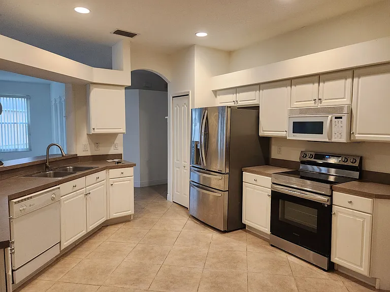 8312 Canterbury Lake Blvd — Photo 10
