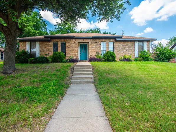 1918 S Arbor Rose Dr, Grand Prairie, TX 75050