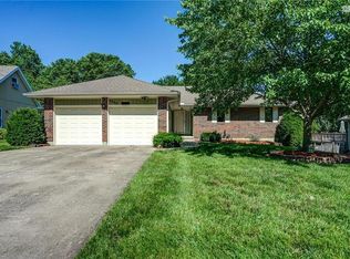 3806 SW Windemere Dr, Lees Summit, MO 64082