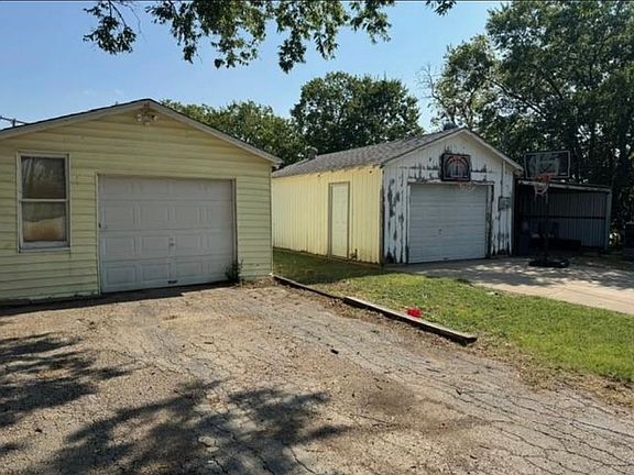 2nd image of 323 E Lloyd St
