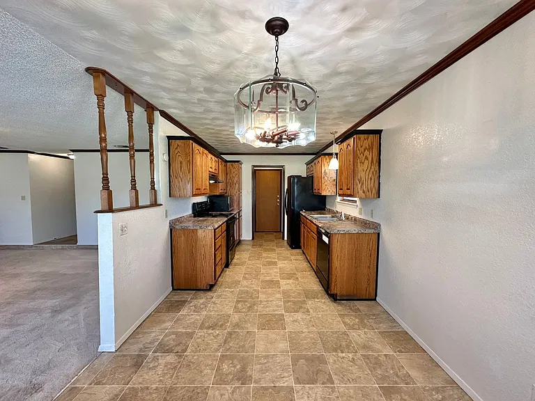 1602 Becker Dr — Photo 7