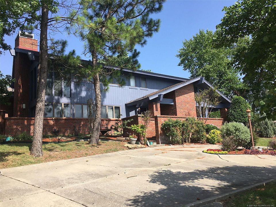 2nd image of 301 Lake Dr