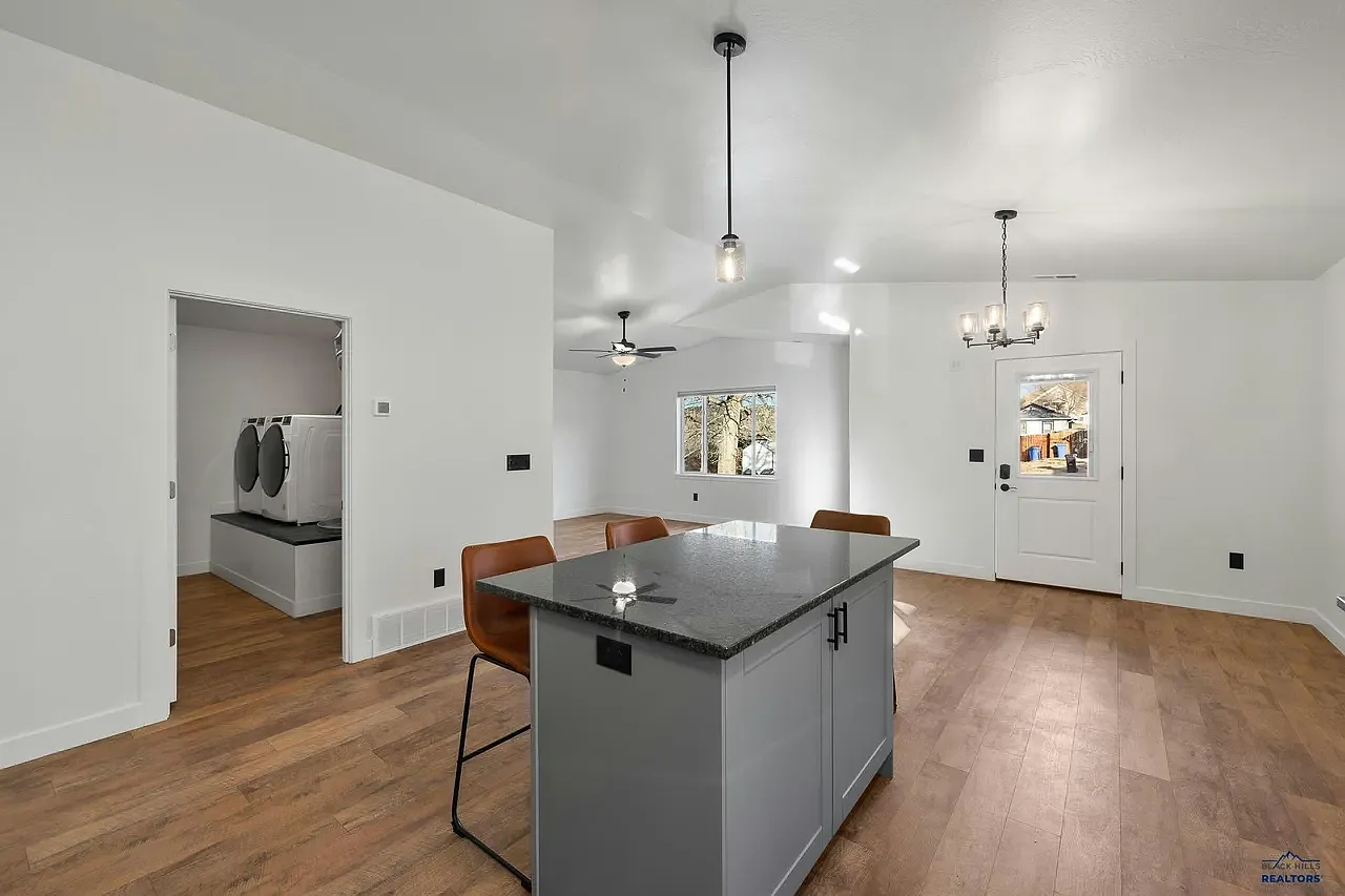 3 bed, 1244 sqft, $1,800 — Photo 3