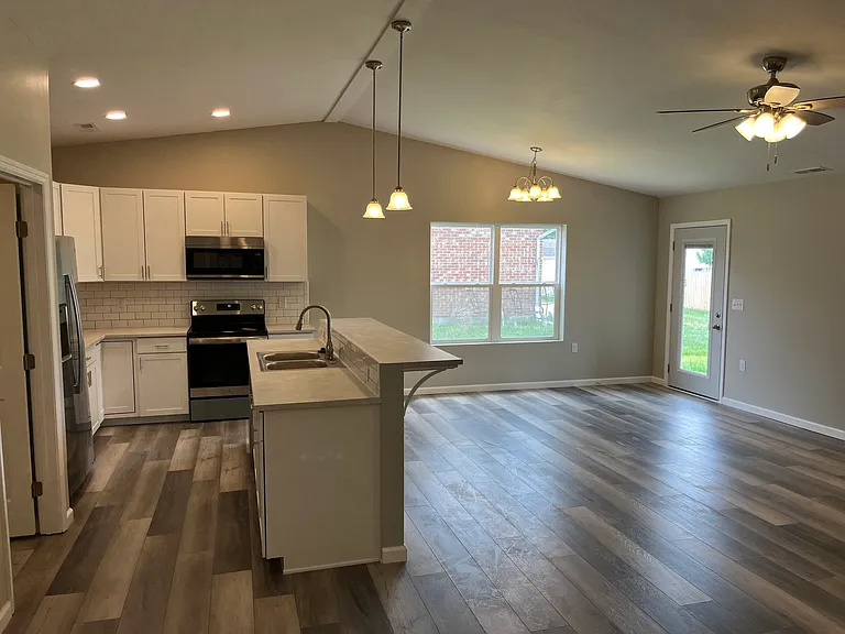 118 Burgundy Dr — Photo 4