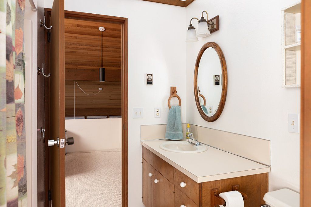 Oak Harbor, WA 98277