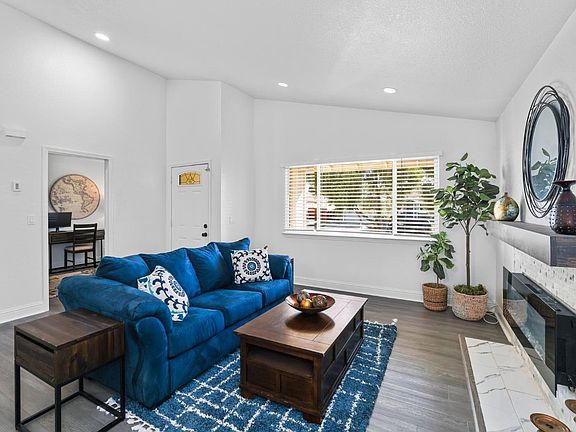5th image of 904 Javan Way #E