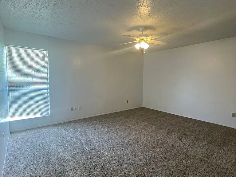 Ashley Crest — Photo 17