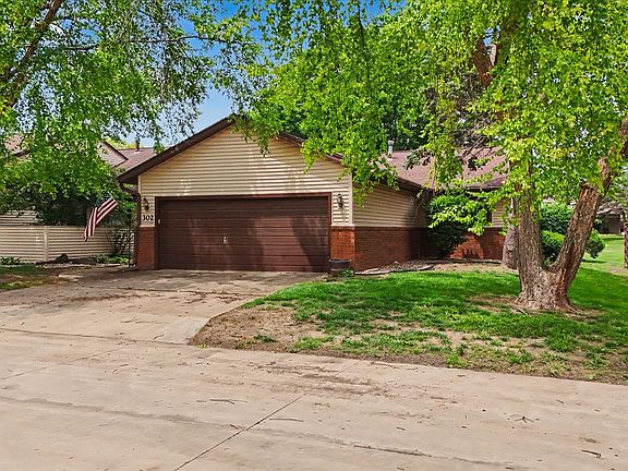3rd image of 302 Spring Cir #0