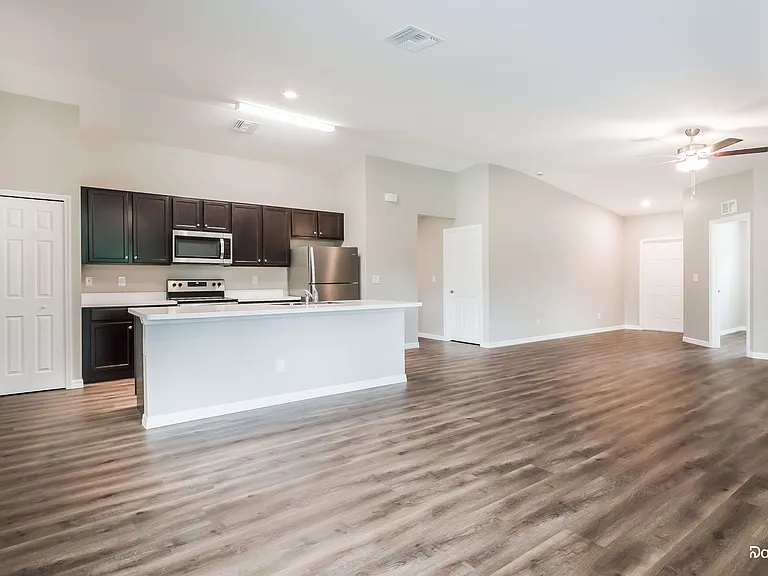 856 Anchor St E — Photo 3