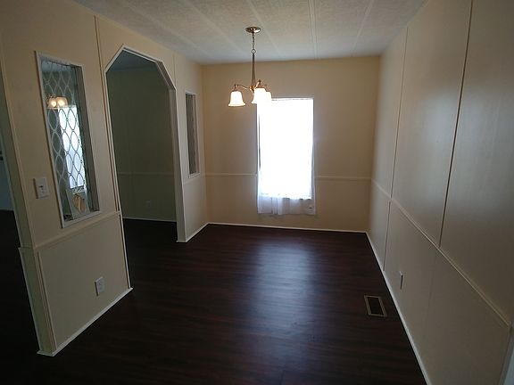 4th image of 121 Clearwater Pl