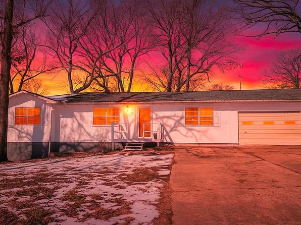 124 W 13th St, Yellville, AR 72687