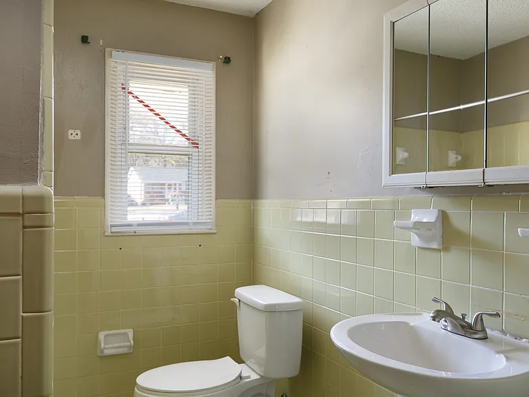1045B Rulnick St — Photo 8