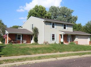 6600 N Camelot Rd, Peoria, IL 61615