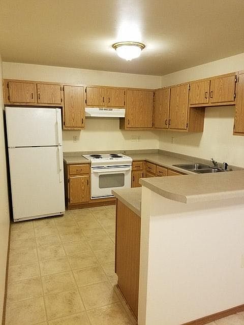 Kitchen (dishwasher, oven, fridge)