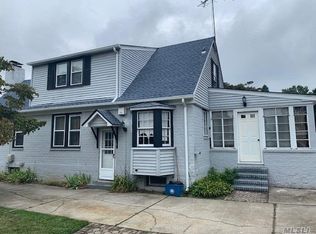 52 Carman St, Hempstead, NY 11550