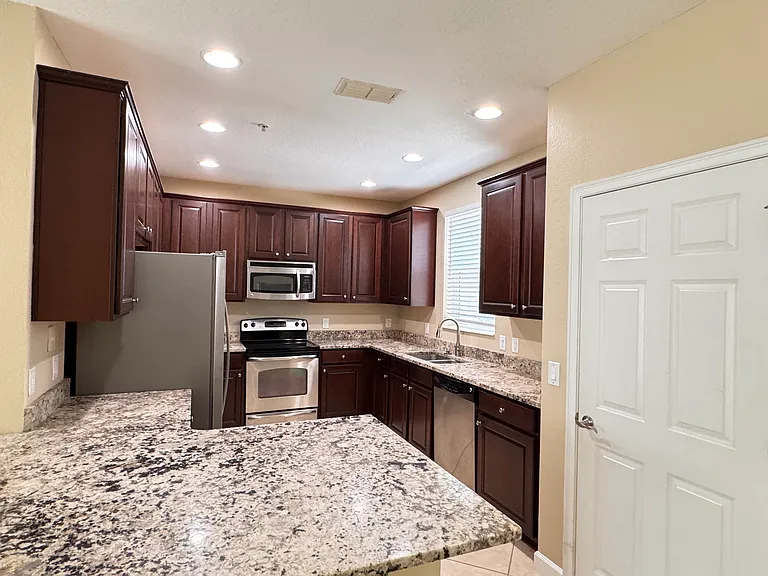1243 Bolton Pl — Photo 11