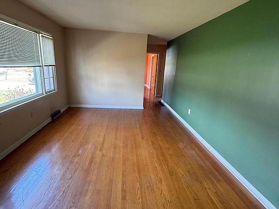 5th image of 208 Gale Dr