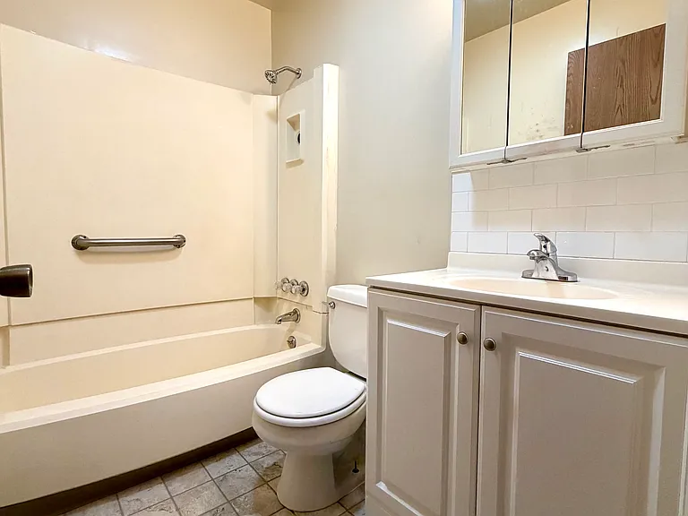 17-62 Gina Marie Ave #5UL — Photo 7