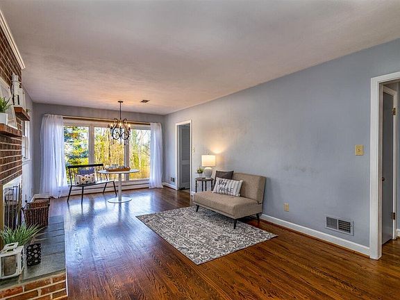3rd image of 3210 Ledgewood Ave