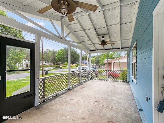 3rd image of 413 S HIGHLAND Avenue