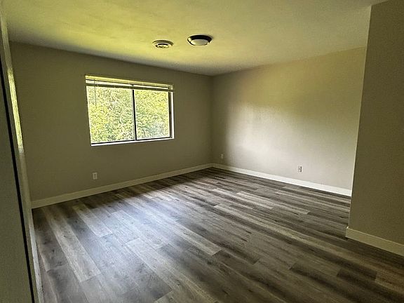 3rd image of 1320 Riverside Dr #16