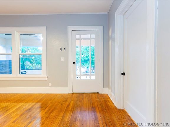 3rd image of 602 E Seneca Ave