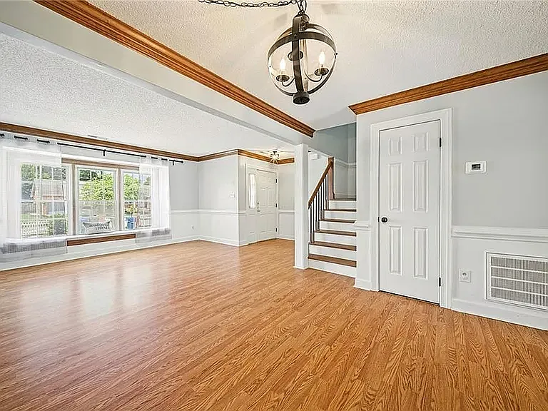 3 bed, 2.5 bath, 1643 sqft, $2,400 — Photo 4