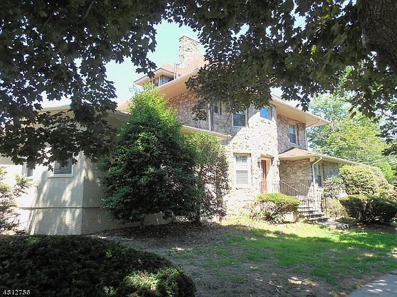 3rd image of 320 Belleville Ave