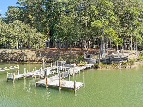2nd image of 896 Sandy Point Rd